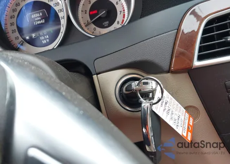 2013 Mercedes-Benz C 300 Luxury 4Matic z USA, uszkodzony, nr VIN WDDGF8AB7DR255327